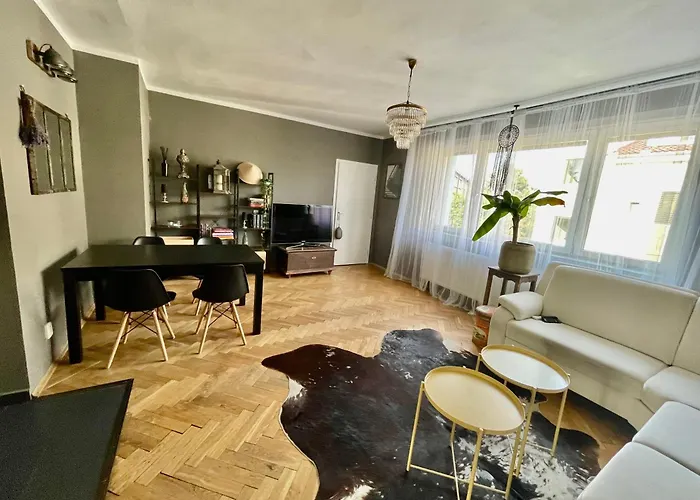 Good Times Apartment *